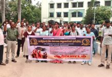 கிருஷ்ணகிரியில் தமிழ்நாடு நில அளவை அலுவலர்கள் ஒன்றியம் சார்பில் மாவட்ட தலைநகரில் கண்டன ஆர்ப்பாட்டம்